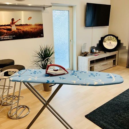 Schoenes Apartment Terrasse 2P. Stadtnah Wuerzburg Wlan Exteriör bild